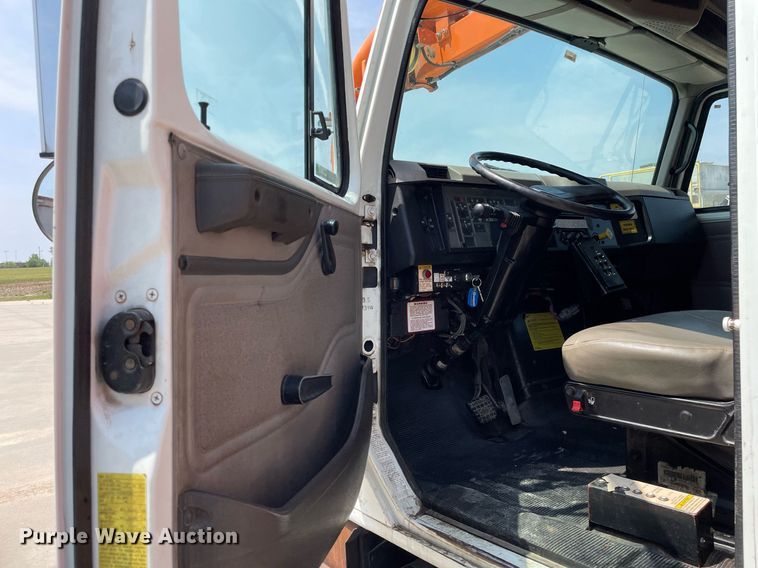 image for item LY9731 2001 International 2554  sewer jetter truck