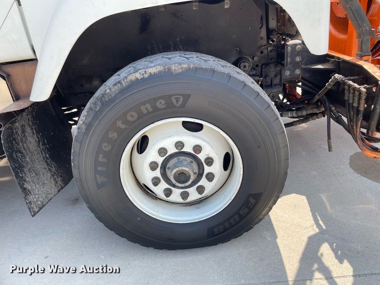 image for item LY9731 2001 International 2554  sewer jetter truck