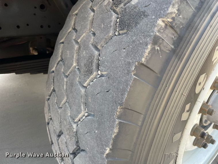 image for item LY9731 2001 International 2554  sewer jetter truck