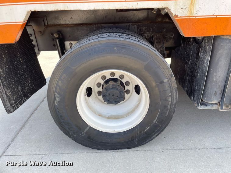image for item LY9731 2001 International 2554  sewer jetter truck