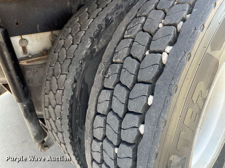 image for item LY9731 2001 International 2554  sewer jetter truck