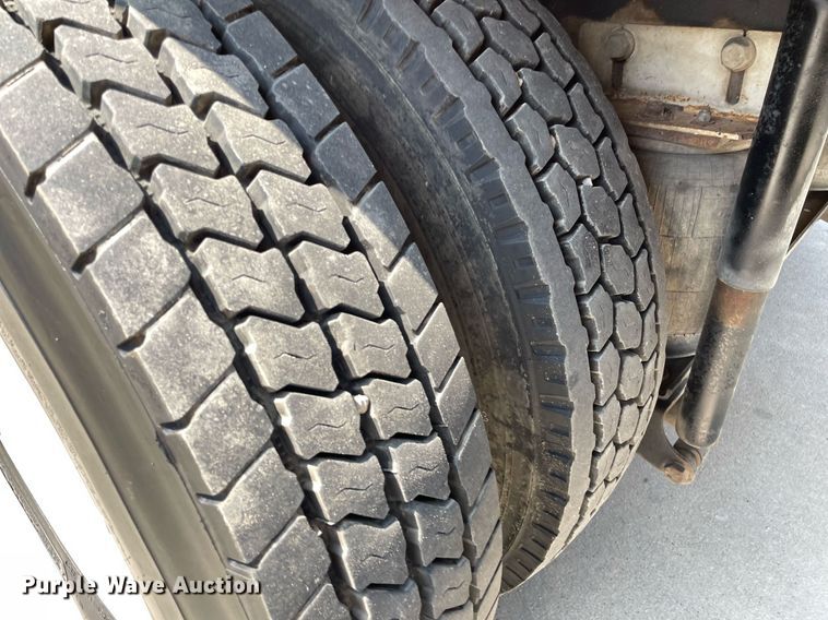 image for item LY9731 2001 International 2554  sewer jetter truck