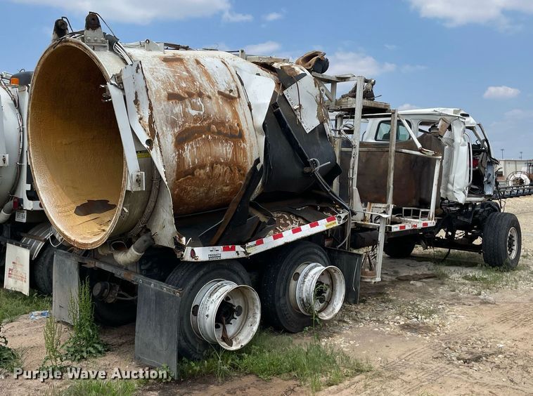 image for item LY9732 2007 Sterling LT9500  sewer jetter truck