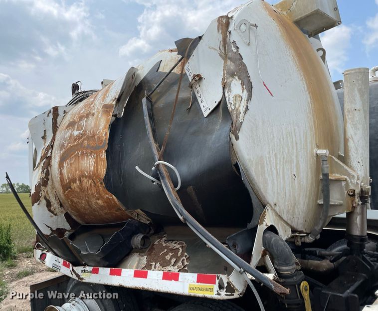 image for item LY9732 2007 Sterling LT9500  sewer jetter truck