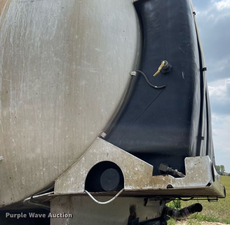 image for item LY9732 2007 Sterling LT9500  sewer jetter truck