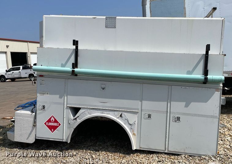 image for item LY9733 Knapheid  service bed