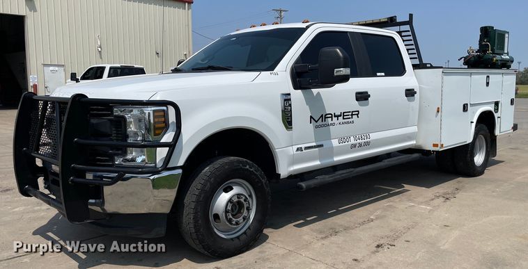 image for item LY9734 2018 Ford F350 Super Duty  Crew Cab utility bed pickup truck