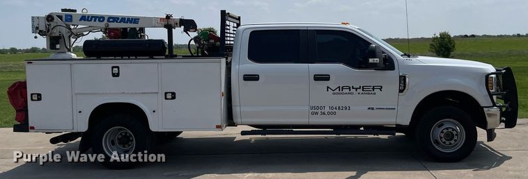 image for item LY9734 2018 Ford F350 Super Duty  Crew Cab utility bed pickup truck