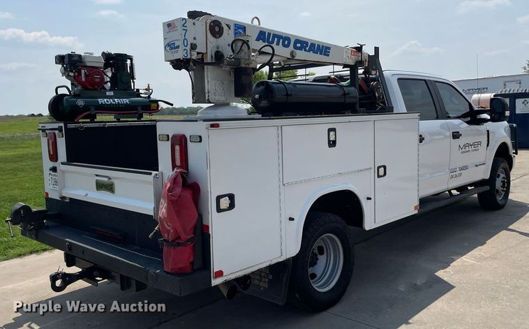 image for item LY9734 2018 Ford F350 Super Duty  Crew Cab utility bed pickup truck