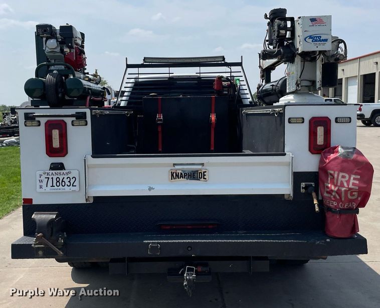 image for item LY9734 2018 Ford F350 Super Duty  Crew Cab utility bed pickup truck