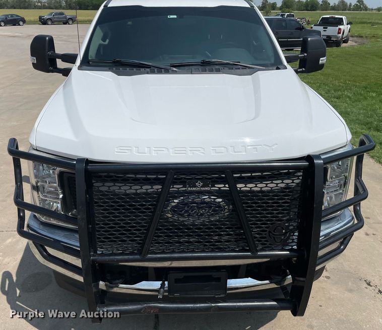 image for item LY9734 2018 Ford F350 Super Duty  Crew Cab utility bed pickup truck