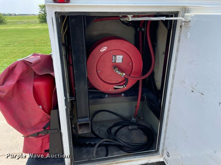 image for item LY9734 2018 Ford F350 Super Duty  Crew Cab utility bed pickup truck