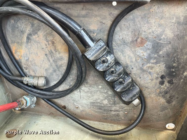 image for item LY9734 2018 Ford F350 Super Duty  Crew Cab utility bed pickup truck