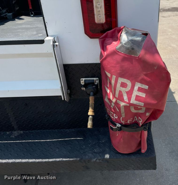 image for item LY9734 2018 Ford F350 Super Duty  Crew Cab utility bed pickup truck