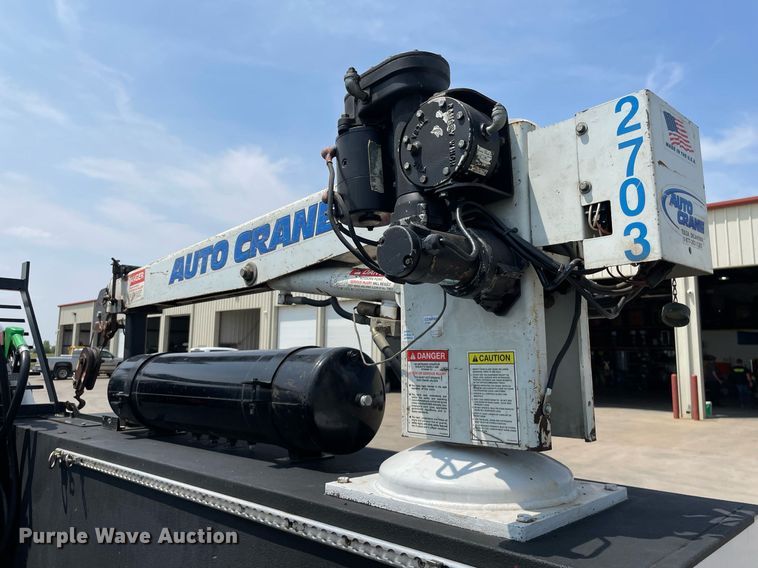 image for item LY9734 2018 Ford F350 Super Duty  Crew Cab utility bed pickup truck