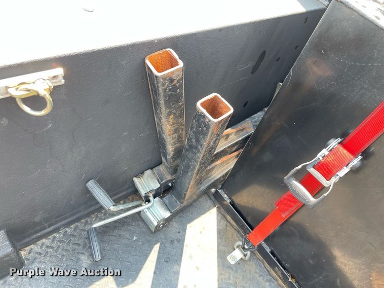 image for item LY9734 2018 Ford F350 Super Duty  Crew Cab utility bed pickup truck