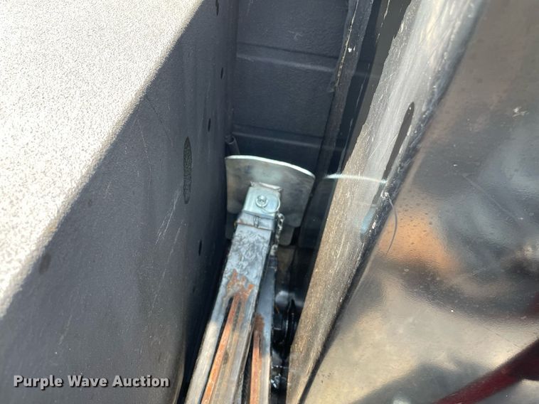 image for item LY9734 2018 Ford F350 Super Duty  Crew Cab utility bed pickup truck