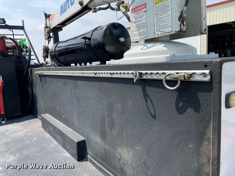 image for item LY9734 2018 Ford F350 Super Duty  Crew Cab utility bed pickup truck