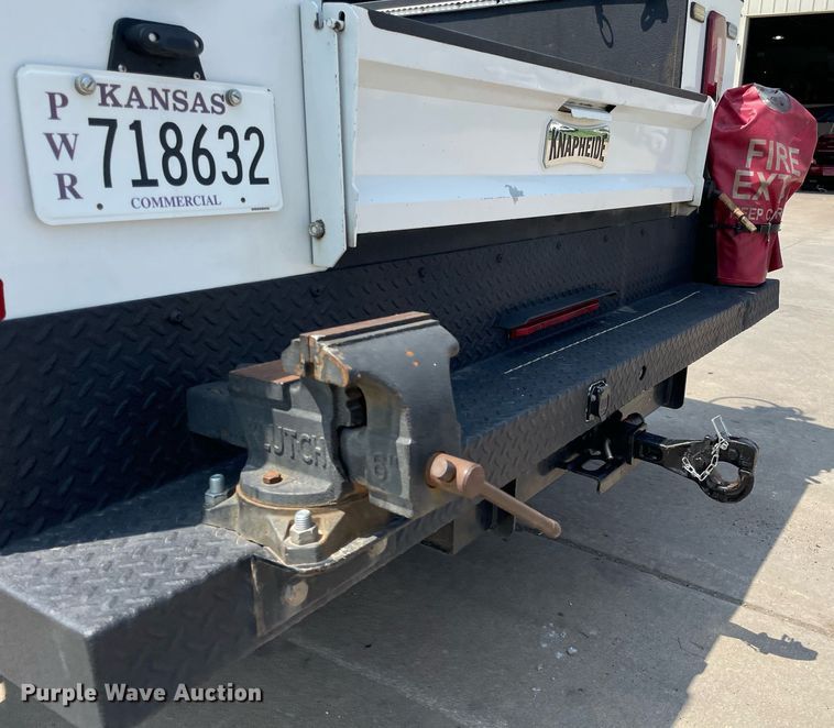 image for item LY9734 2018 Ford F350 Super Duty  Crew Cab utility bed pickup truck