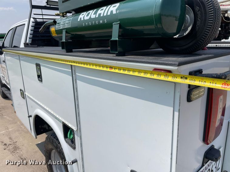 image for item LY9734 2018 Ford F350 Super Duty  Crew Cab utility bed pickup truck