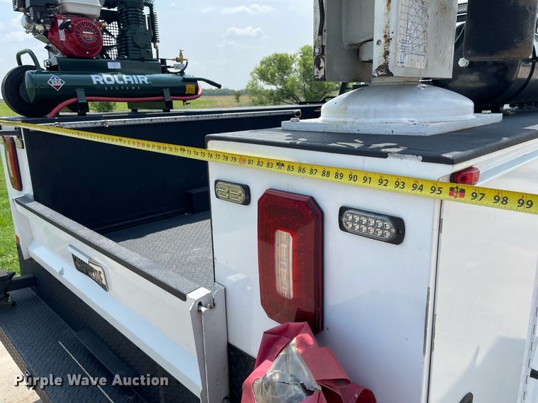 image for item LY9734 2018 Ford F350 Super Duty  Crew Cab utility bed pickup truck