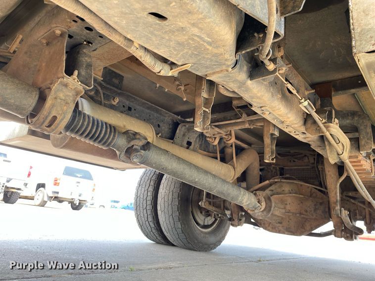 image for item LY9734 2018 Ford F350 Super Duty  Crew Cab utility bed pickup truck