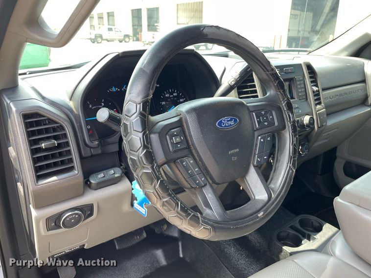 image for item LY9734 2018 Ford F350 Super Duty  Crew Cab utility bed pickup truck