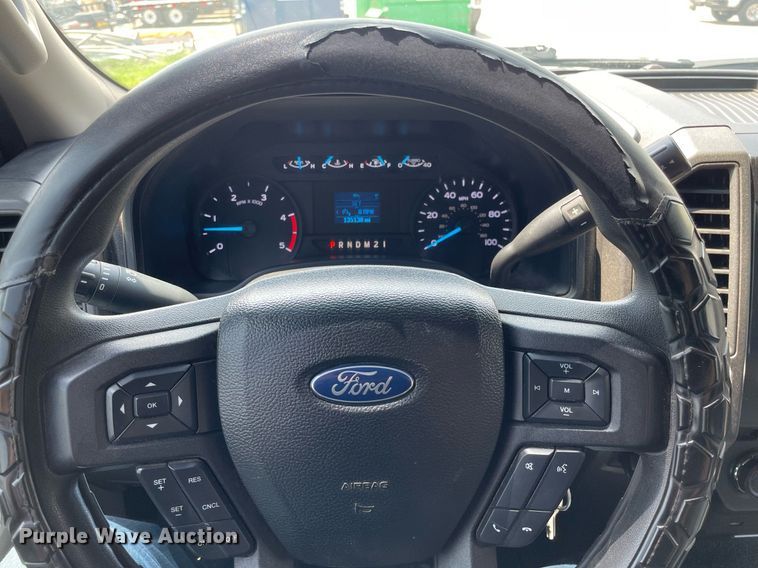 image for item LY9734 2018 Ford F350 Super Duty  Crew Cab utility bed pickup truck