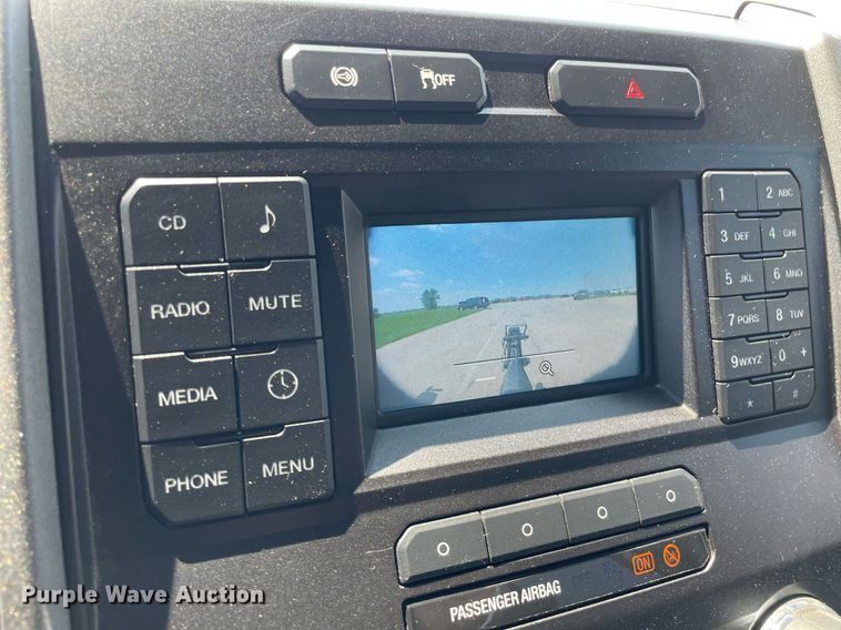 image for item LY9734 2018 Ford F350 Super Duty  Crew Cab utility bed pickup truck