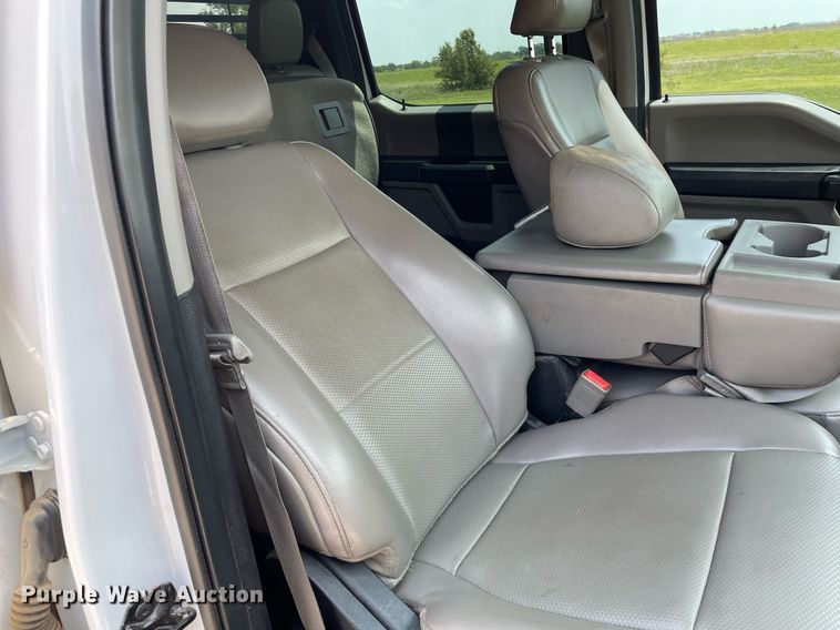 image for item LY9734 2018 Ford F350 Super Duty  Crew Cab utility bed pickup truck