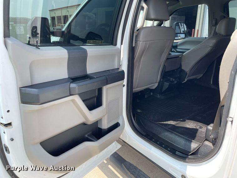 image for item LY9734 2018 Ford F350 Super Duty  Crew Cab utility bed pickup truck