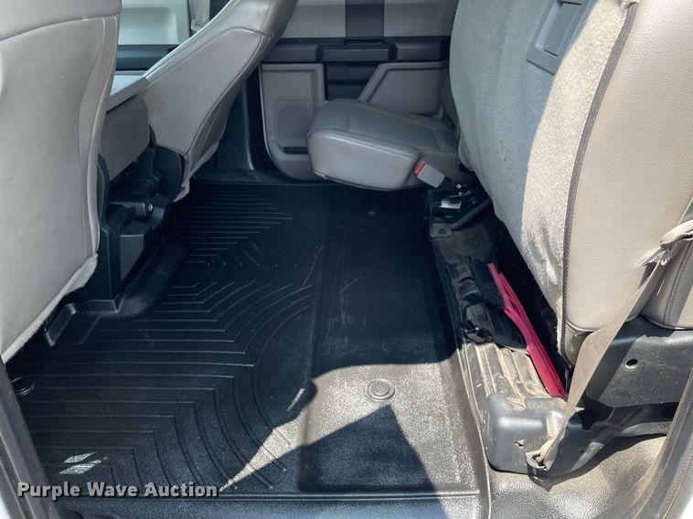 image for item LY9734 2018 Ford F350 Super Duty  Crew Cab utility bed pickup truck