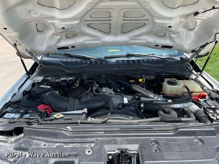 image for item LY9734 2018 Ford F350 Super Duty  Crew Cab utility bed pickup truck