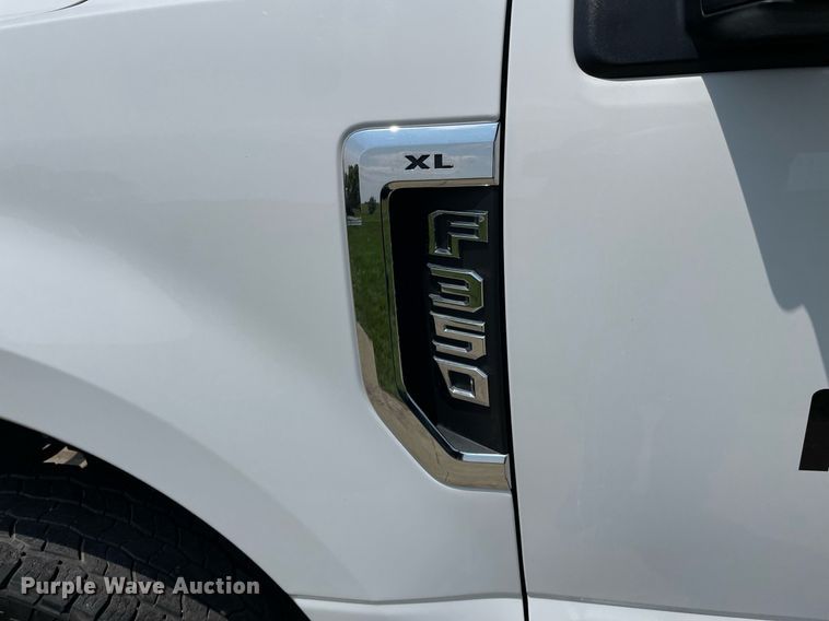 image for item LY9734 2018 Ford F350 Super Duty  Crew Cab utility bed pickup truck