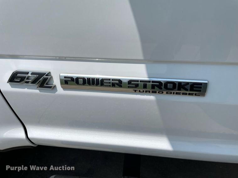 image for item LY9734 2018 Ford F350 Super Duty  Crew Cab utility bed pickup truck