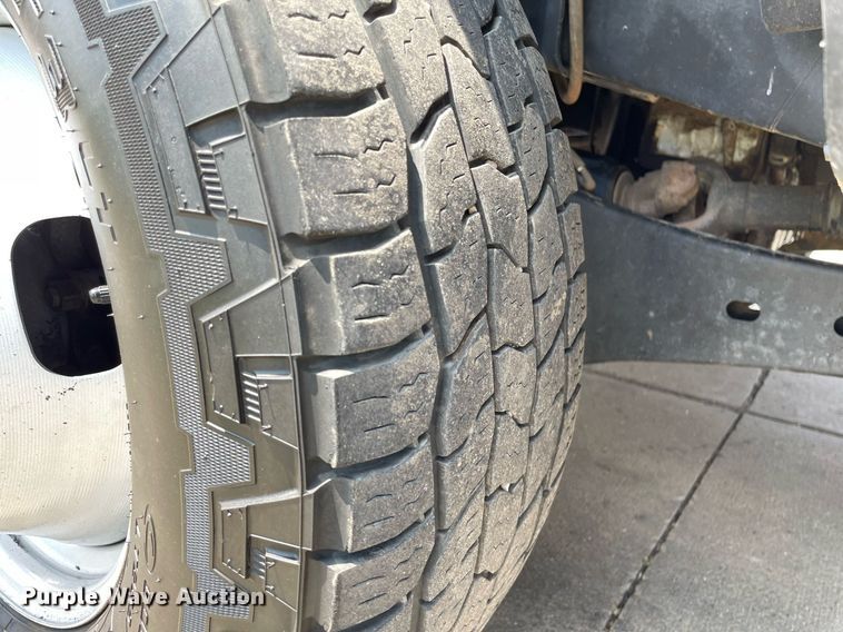 image for item LY9734 2018 Ford F350 Super Duty  Crew Cab utility bed pickup truck