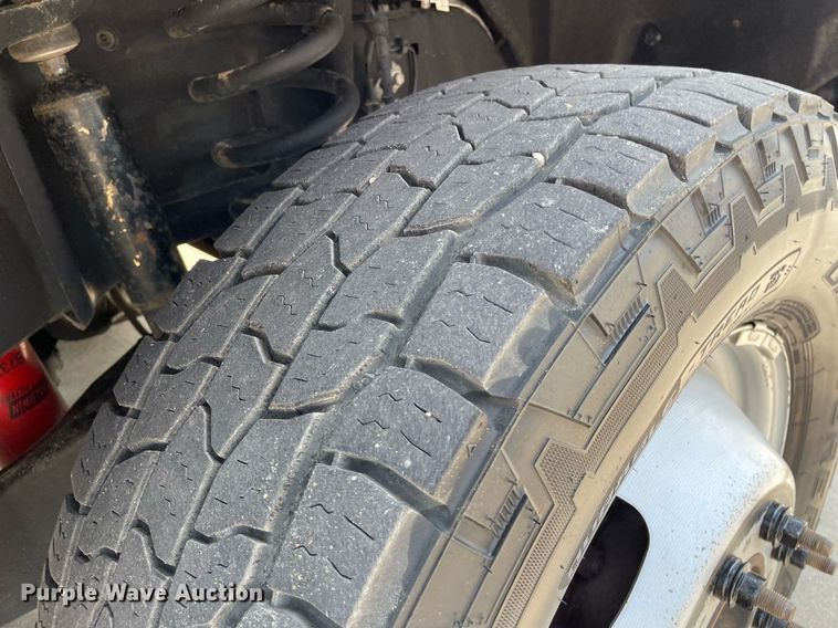 image for item LY9734 2018 Ford F350 Super Duty  Crew Cab utility bed pickup truck