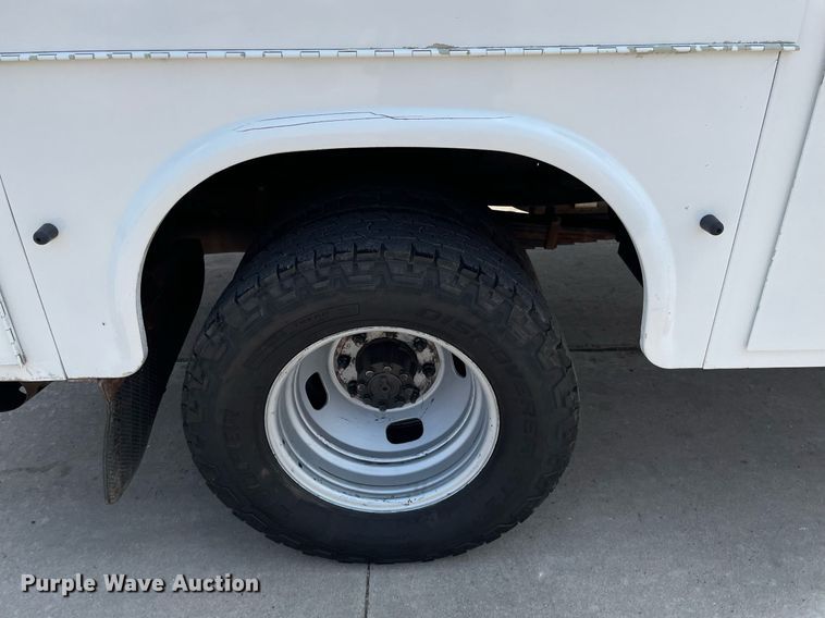 image for item LY9734 2018 Ford F350 Super Duty  Crew Cab utility bed pickup truck