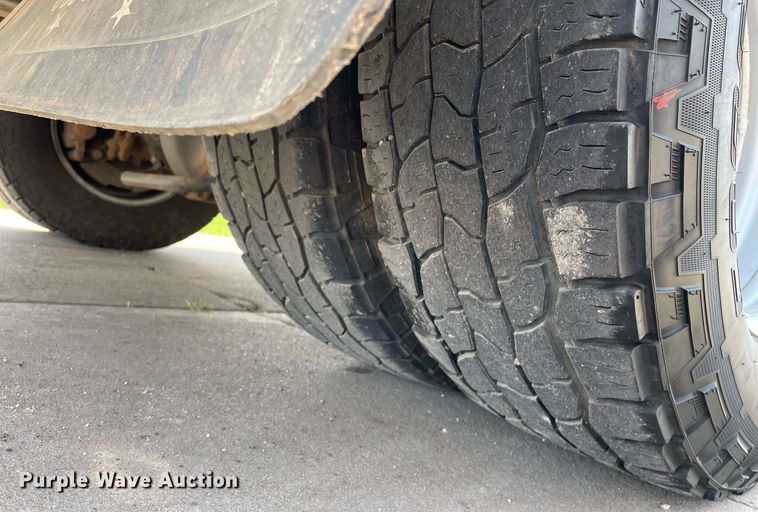 image for item LY9734 2018 Ford F350 Super Duty  Crew Cab utility bed pickup truck