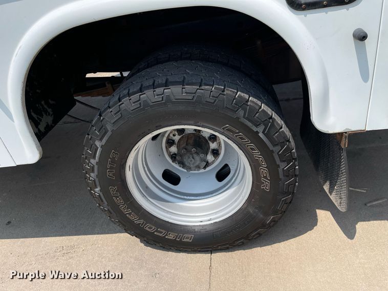 image for item LY9734 2018 Ford F350 Super Duty  Crew Cab utility bed pickup truck