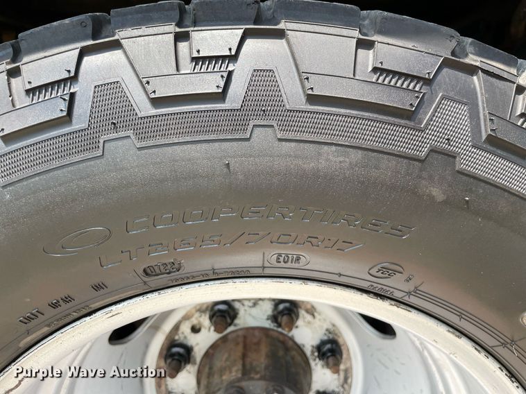 image for item LY9734 2018 Ford F350 Super Duty  Crew Cab utility bed pickup truck