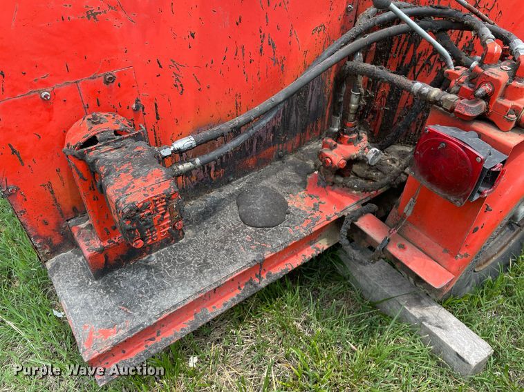 image for item LY9746 (2) Crafco E-Z Pour melter applicators