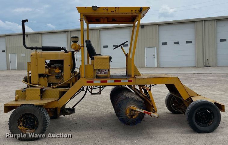 image for item LY9758 Rosco BH7  broom