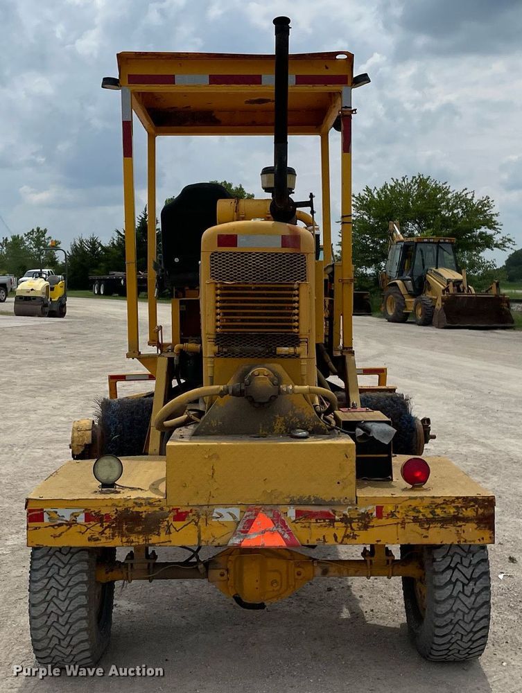 image for item LY9758 Rosco BH7  broom