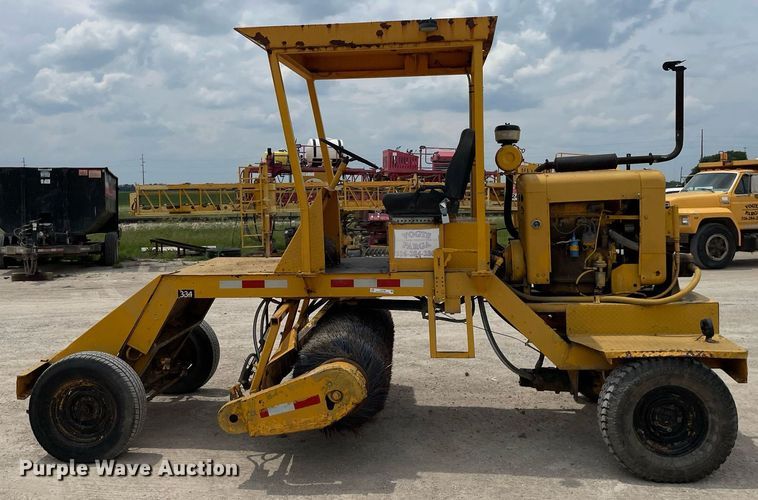 image for item LY9758 Rosco BH7  broom