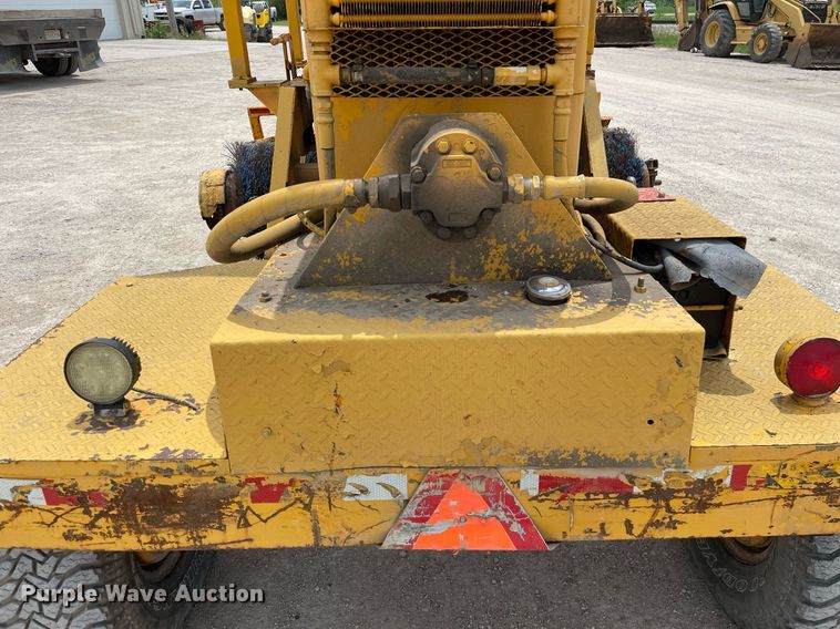 image for item LY9758 Rosco BH7  broom