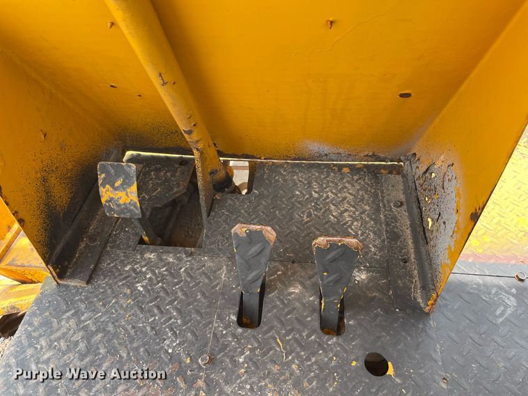 image for item LY9758 Rosco BH7  broom