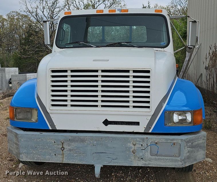 image for item MB9994 1994 International 4700  flatbed truck