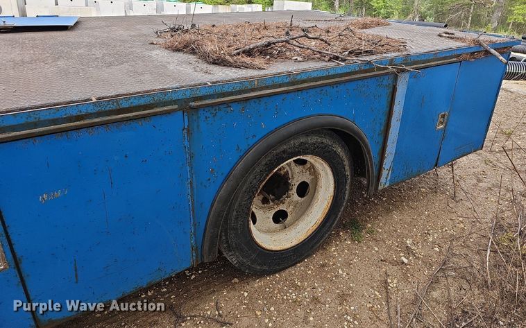 image for item MB9994 1994 International 4700  flatbed truck