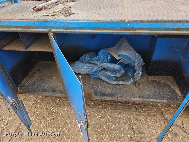 image for item MB9994 1994 International 4700  flatbed truck